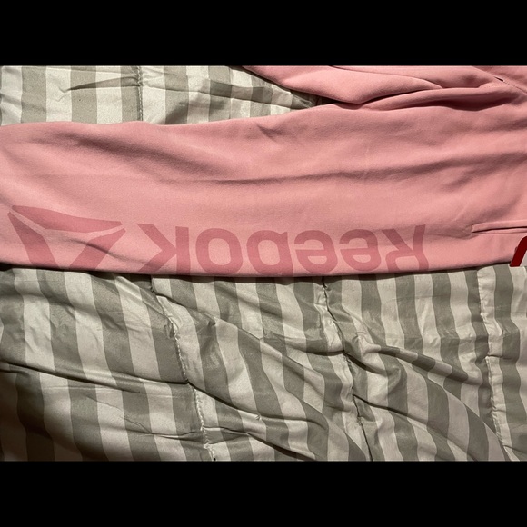 Brand new with tags Reebok sweatpants cuffed - Picture 2 of 7